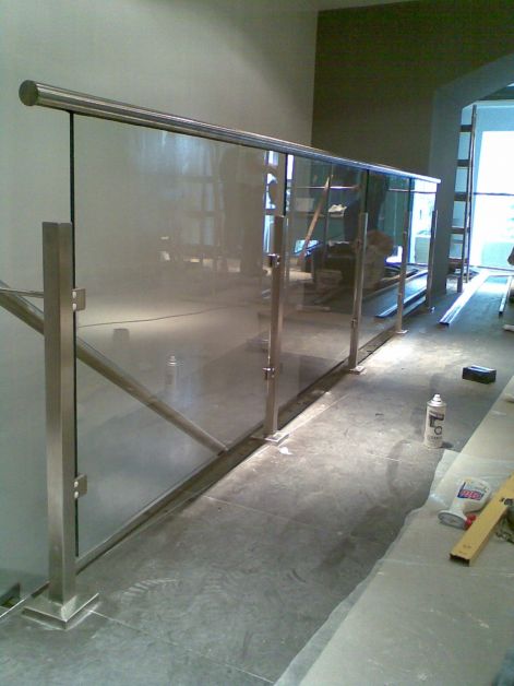 Rozsdamentes korlátüvegezés